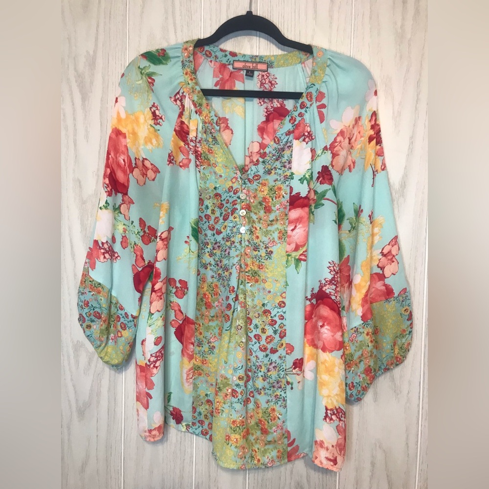 Olive Hill woman’s mint green floral long sleeve blouse size L